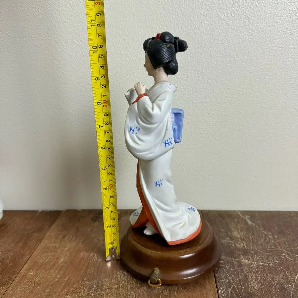 Vintage Japanese‎ Geisha with Fan Bisque Ceramic Wood Base Music Box